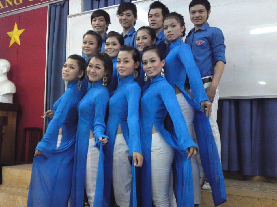 Xuân Nguyễn dance performance