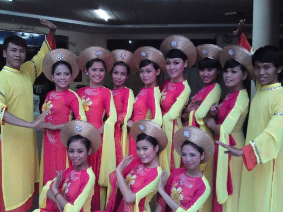 Xuân Nguyễn dance performance