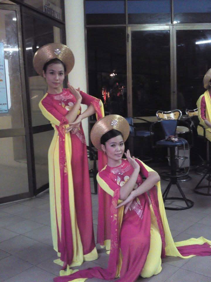 Xuân Nguyễn dance performance