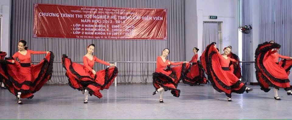 Xuân Nguyễn dance performance