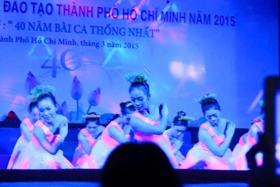 Xuân Nguyễn dance performance