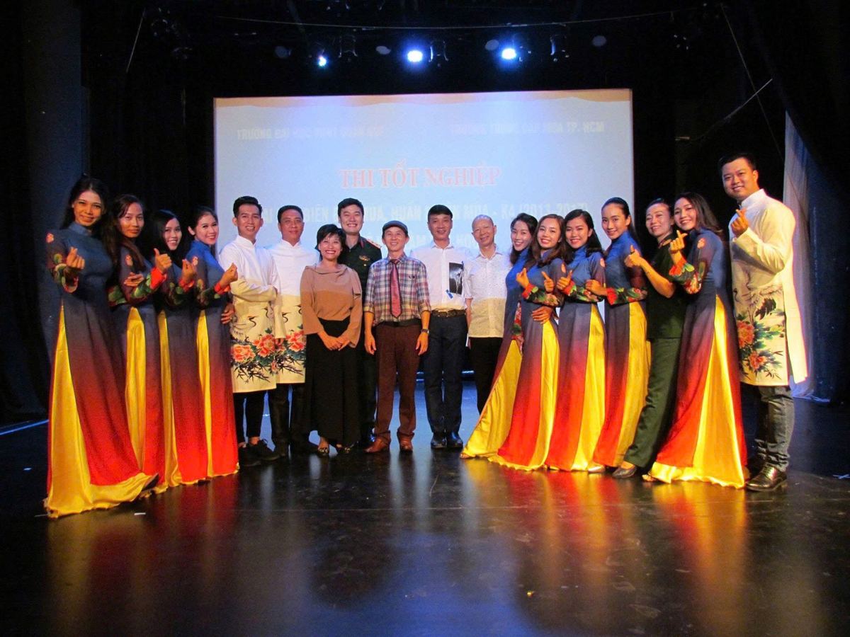 Xuân Nguyễn dance performance