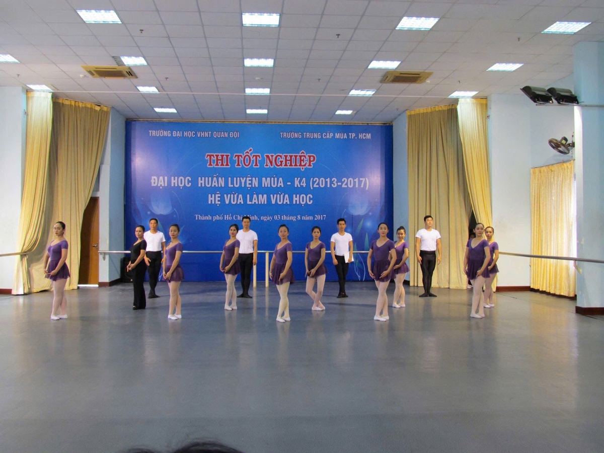 Xuân Nguyễn dance performance