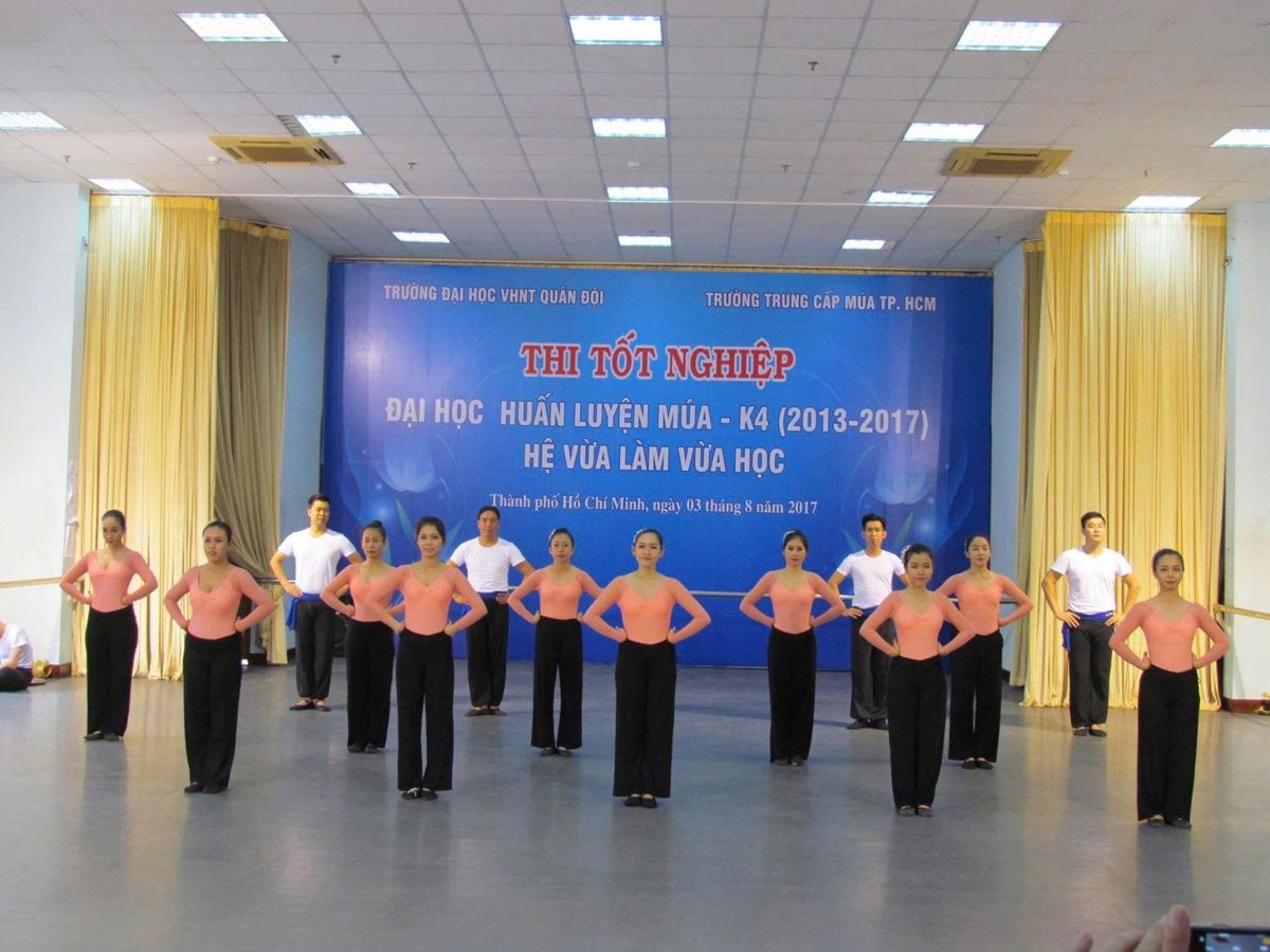 Xuân Nguyễn dance performance