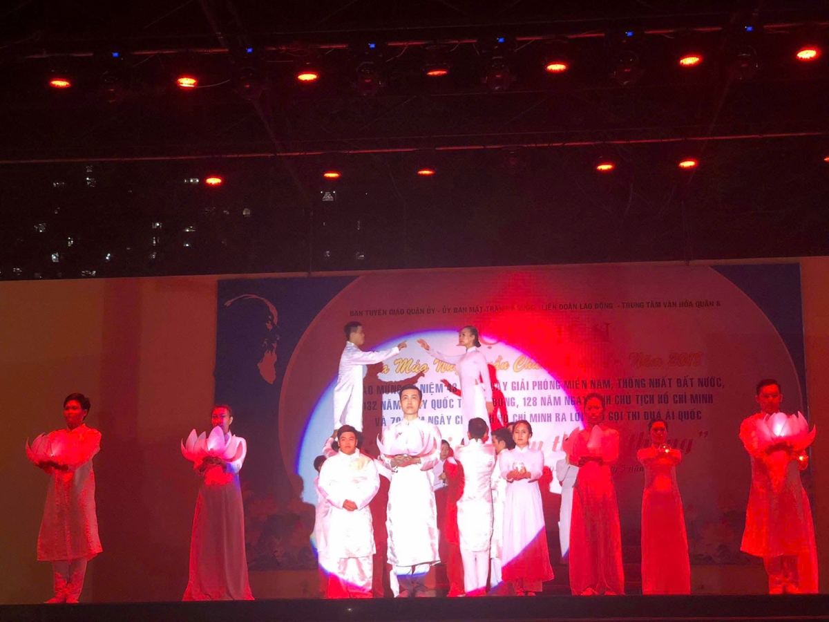 Xuân Nguyễn dance performance
