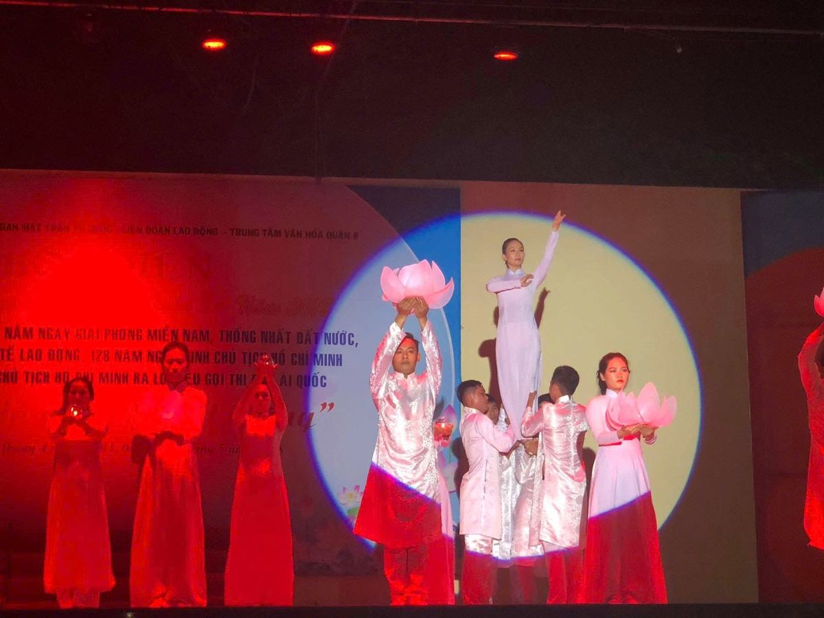 Xuân Nguyễn dance performance