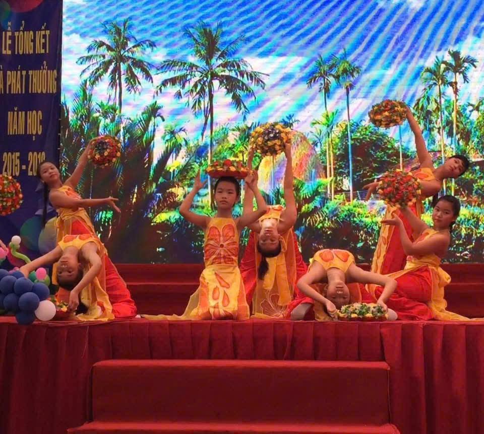 Xuân Nguyễn dance performance