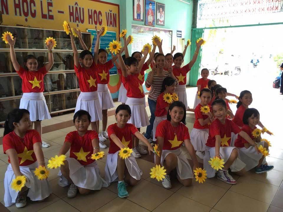 Xuân Nguyễn dance performance