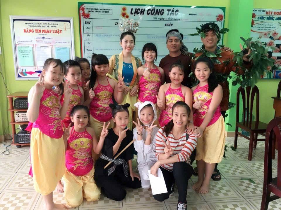 Xuân Nguyễn dance performance
