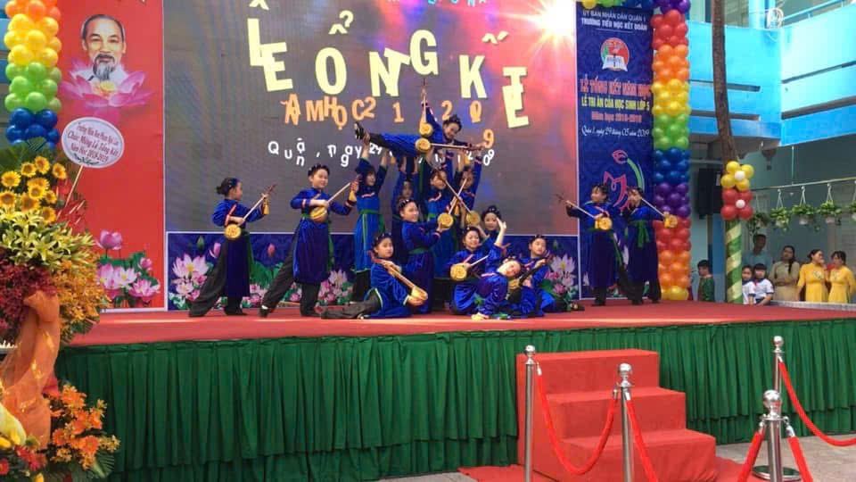 Xuân Nguyễn dance performance
