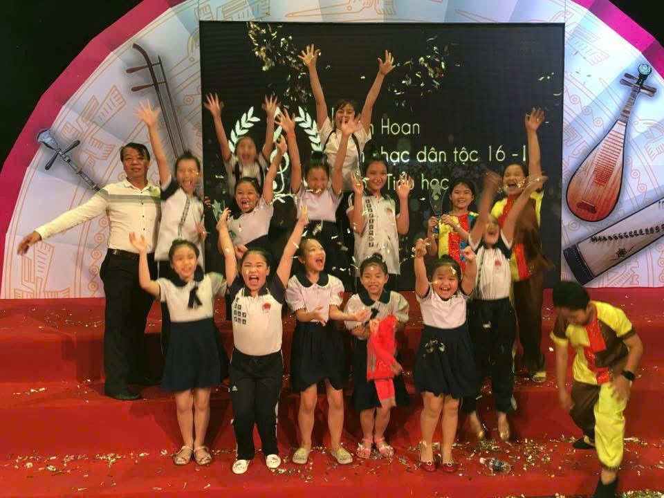 Xuân Nguyễn dance performance