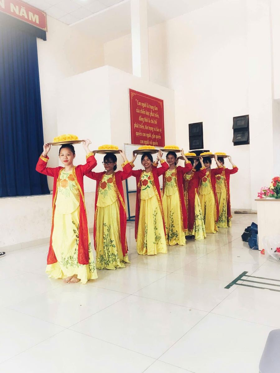 Xuân Nguyễn dance performance